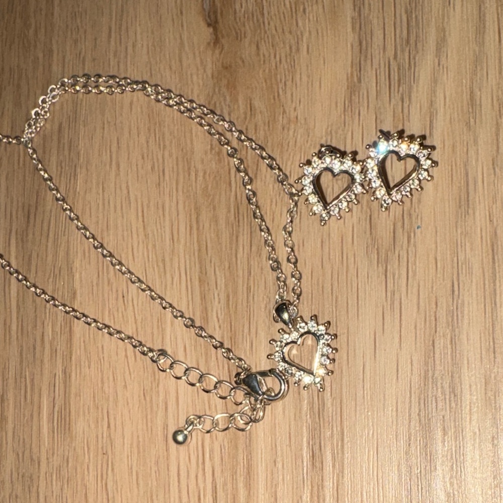 Elegant silver Heart Necklace and Earring Set